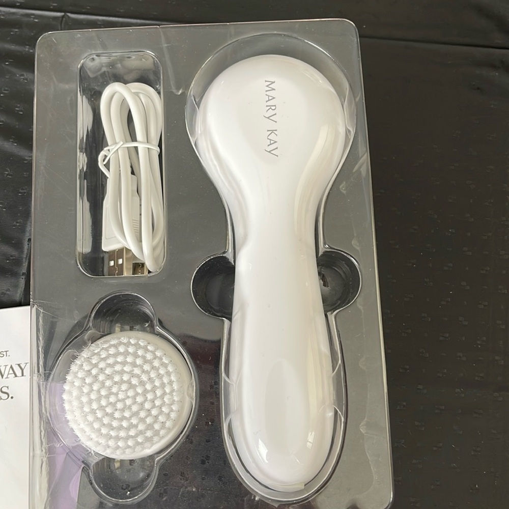 Skinvigorate Sonic skincare system by Mary Kay